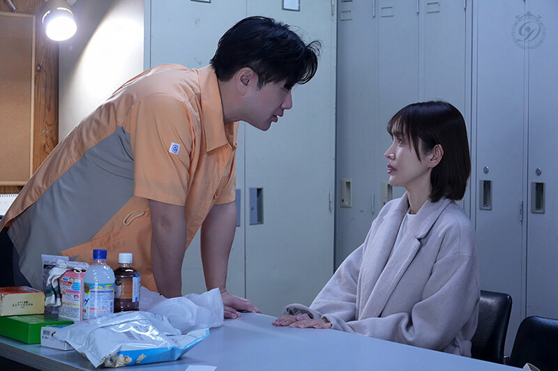 角奈保の人妻が万引きで隅々まで身体を調べられNTRされる